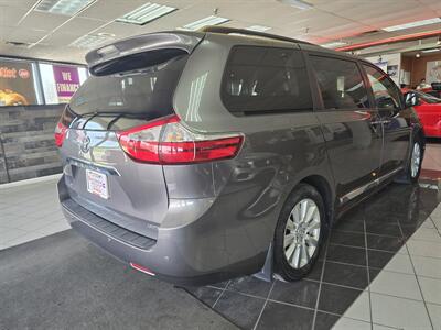2017 Toyota Sienna Limited 7-Passenger 4DR MINI-VAN   - Photo 4 - Hamilton, OH 45015