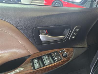 2017 Toyota Sienna Limited 7-Passenger 4DR MINI-VAN   - Photo 18 - Hamilton, OH 45015