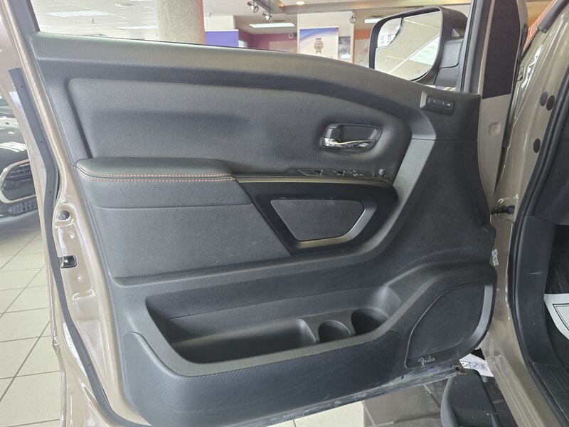 2024 Nissan Titan PRO-4X 4DR CREWCAB 4X4 - Photo 7 - Hamilton, OH 45015