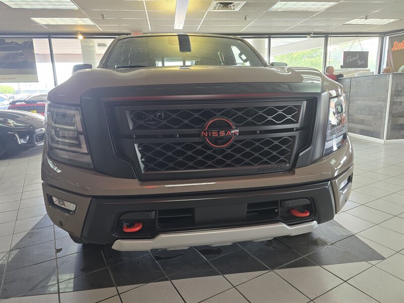 2024 Nissan Titan PRO-4X 4DR CREWCAB 4X4 - Photo 2 - Hamilton, OH 45015