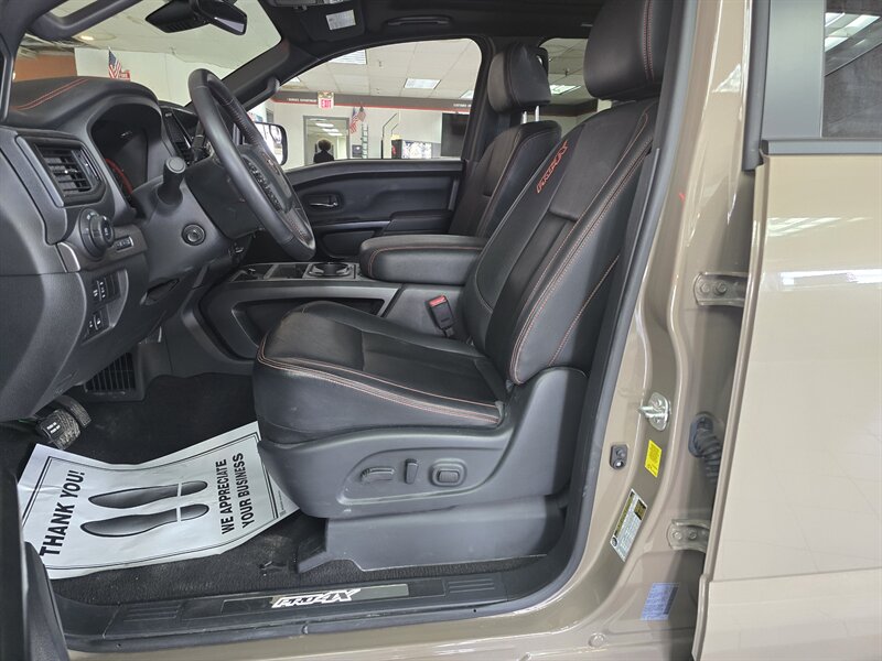 2024 Nissan Titan PRO-4X 4DR CREWCAB 4X4 - Photo 9 - Hamilton, OH 45015