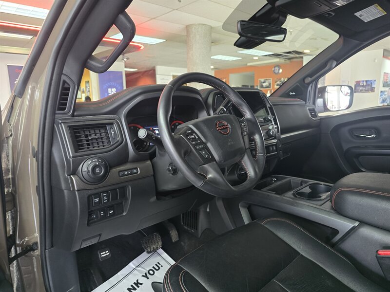 2024 Nissan Titan PRO-4X 4DR CREWCAB 4X4 - Photo 8 - Hamilton, OH 45015