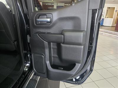 2019 Chevrolet Silverado 1500 LT EXTENDED CAB/V8   - Photo 15 - Hamilton, OH 45015