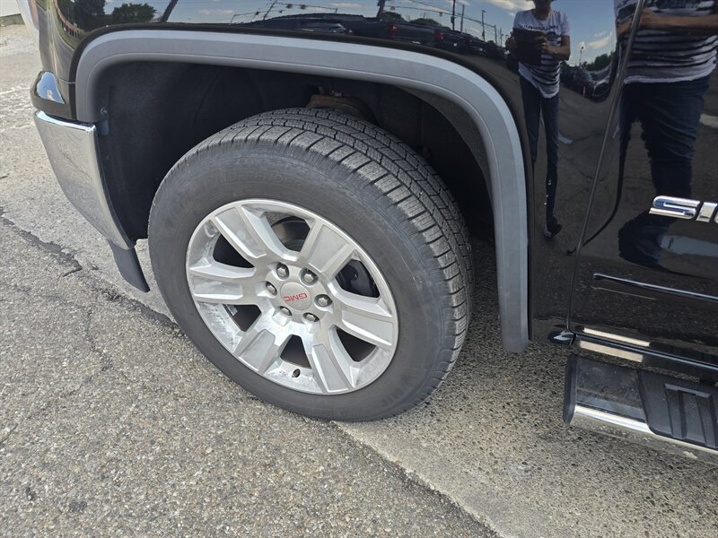 2017 GMC Sierra 1500 SLE 4DR EXTENDED CAB 4X4 - Photo 37 - Hamilton, OH 45015
