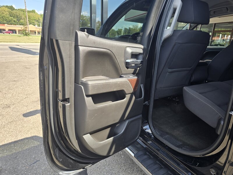 2017 GMC Sierra 1500 SLE 4DR EXTENDED CAB 4X4 - Photo 11 - Hamilton, OH 45015