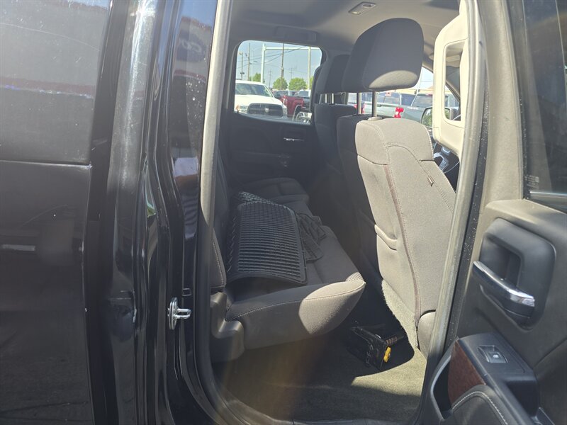 2017 GMC Sierra 1500 SLE 4DR EXTENDED CAB 4X4 - Photo 17 - Hamilton, OH 45015
