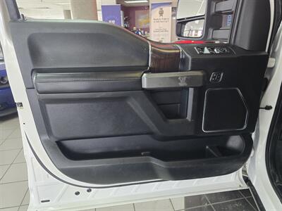 2017 Ford F-150 Platinum 4DR SUPER CREW 4X4   - Photo 6 - Hamilton, OH 45015