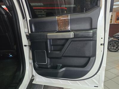 2017 Ford F-150 Platinum 4DR SUPER CREW 4X4   - Photo 14 - Hamilton, OH 45015