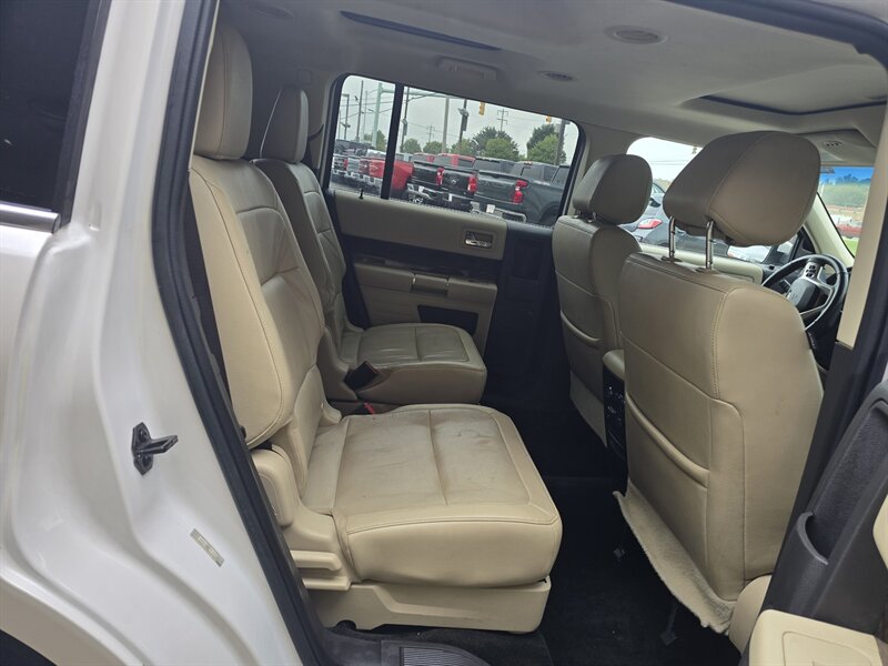 2018 Ford Flex Limited 4DR CROSSOVER AWD - Photo 19 - Hamilton, OH 45015