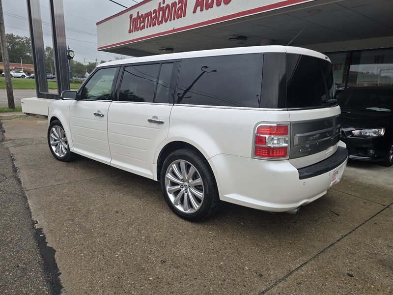 2018 Ford Flex Limited 4DR CROSSOVER AWD - Photo 6 - Hamilton, OH 45015