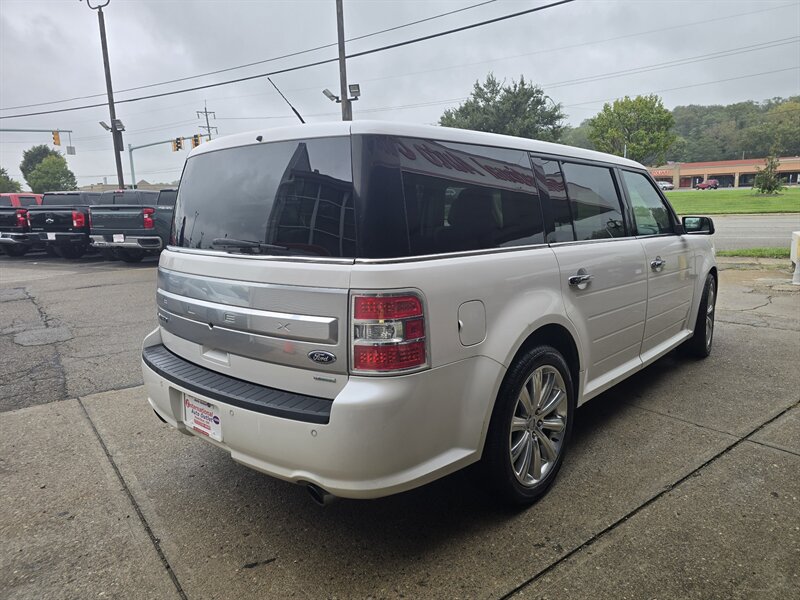 2018 Ford Flex Limited 4DR CROSSOVER AWD - Photo 4 - Hamilton, OH 45015