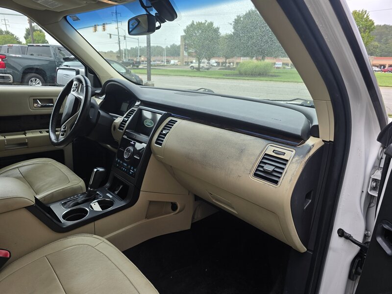 2018 Ford Flex Limited 4DR CROSSOVER AWD - Photo 15 - Hamilton, OH 45015