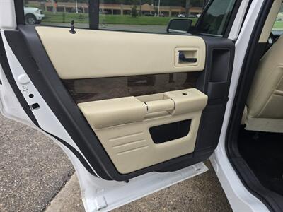 2018 Ford Flex Limited 4DR CROSSOVER AWD - Photo 10 - Hamilton, OH 45015