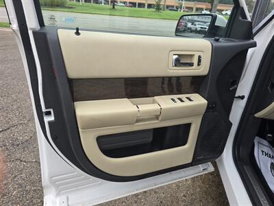2018 Ford Flex Limited 4DR CROSSOVER AWD - Photo 7 - Hamilton, OH 45015