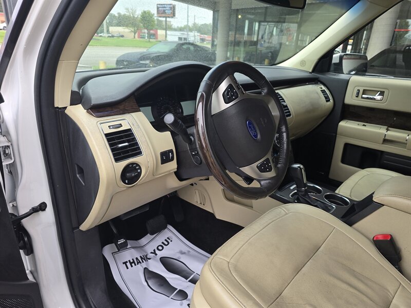 2018 Ford Flex Limited 4DR CROSSOVER AWD - Photo 8 - Hamilton, OH 45015