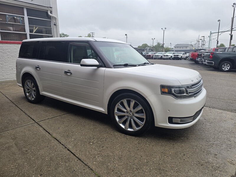 2018 Ford Flex Limited 4DR CROSSOVER AWD - Photo 3 - Hamilton, OH 45015
