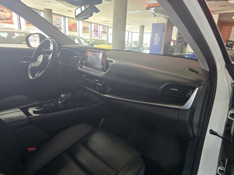 2021 Nissan Rogue SL - Photo 15 - Hamilton, OH 45015