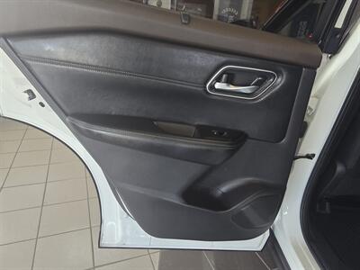 2021 Nissan Rogue SL - Photo 11 - Hamilton, OH 45015
