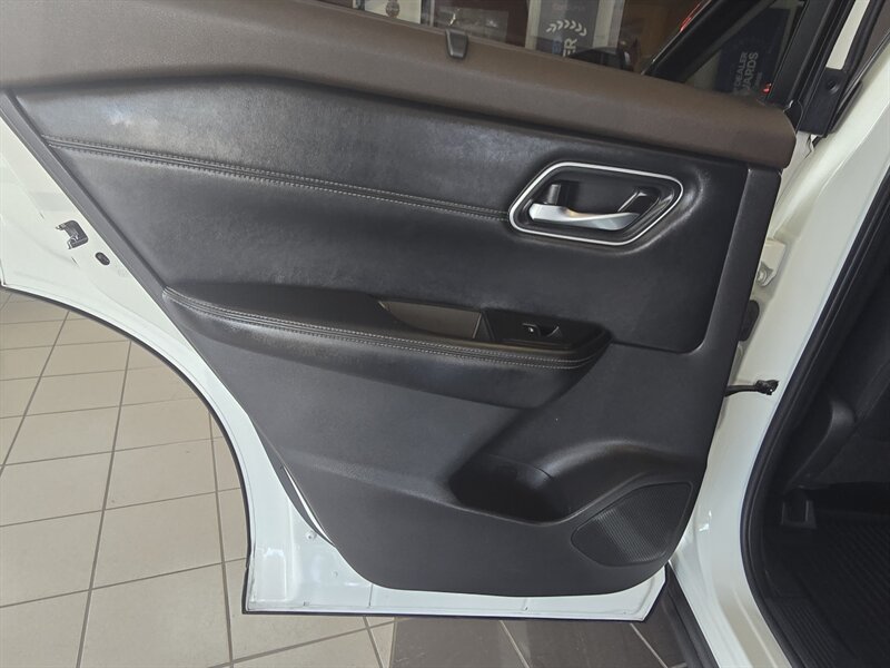 2021 Nissan Rogue SL - Photo 11 - Hamilton, OH 45015