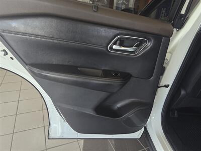 2021 Nissan Rogue SL - Photo 10 - Hamilton, OH 45015
