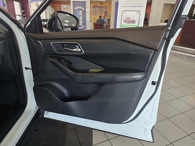 2021 Nissan Rogue SL - Photo 14 - Hamilton, OH 45015