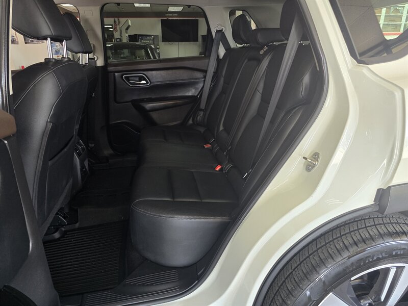 2021 Nissan Rogue SL - Photo 13 - Hamilton, OH 45015