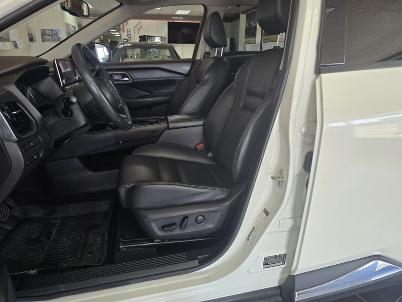 2021 Nissan Rogue SL - Photo 9 - Hamilton, OH 45015