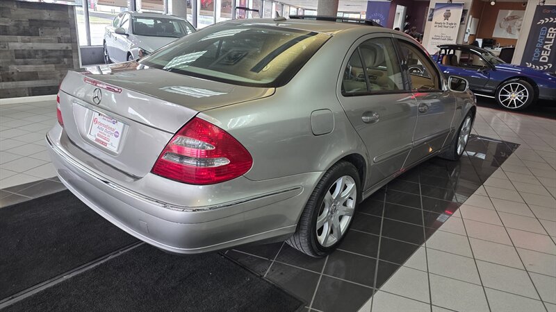 2008 Mercedes-Benz E 350 4MATIC 4DR SEDAN AWD - Photo 6 - Hamilton, OH 45015