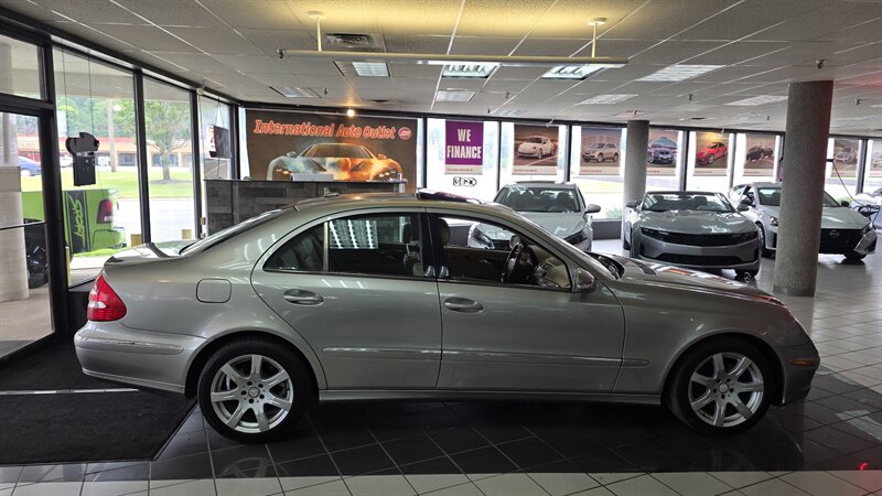 2008 Mercedes-Benz E 350 4MATIC 4DR SEDAN AWD - Photo 5 - Hamilton, OH 45015