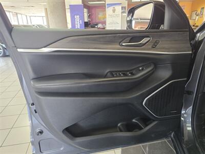 2021 Jeep Grand Cherokee L Limited   - Photo 6 - Hamilton, OH 45015