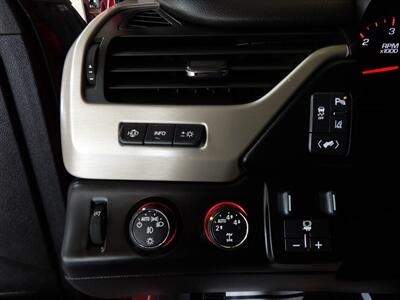 2015 GMC Yukon Denali 4DR SUV 4X4   - Photo 19 - Hamilton, OH 45015