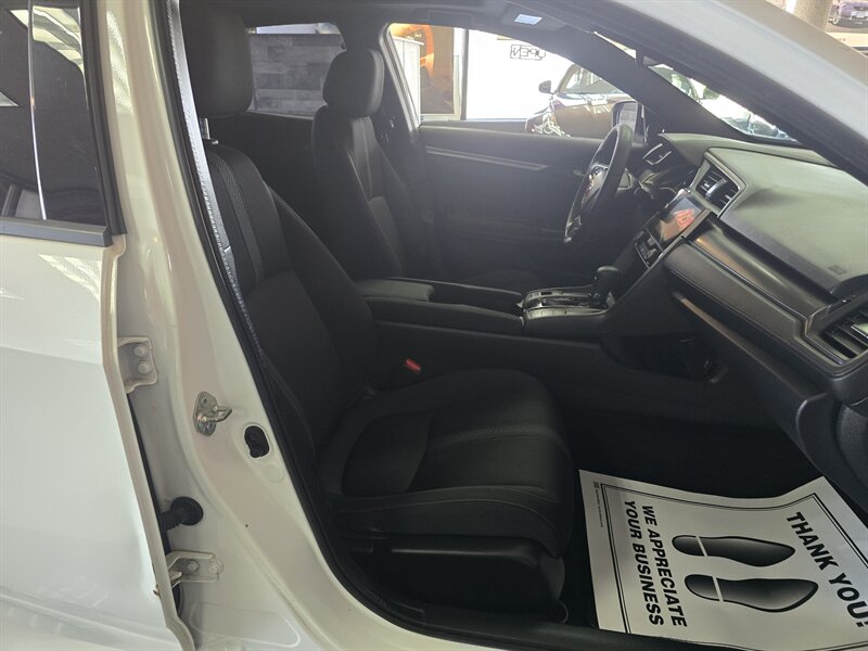 2018 Honda Civic EX 4DR HATCHBACK - Photo 16 - Hamilton, OH 45015