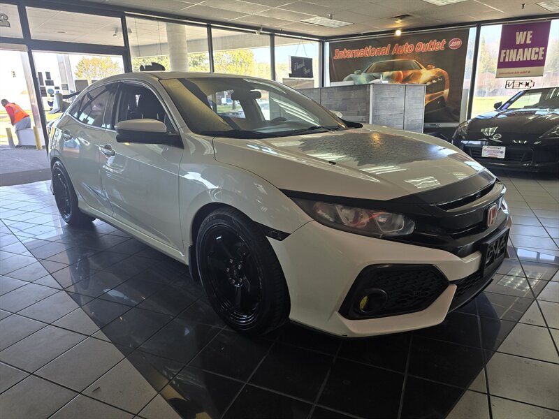 2018 Honda Civic EX 4DR HATCHBACK - Photo 4 - Hamilton, OH 45015