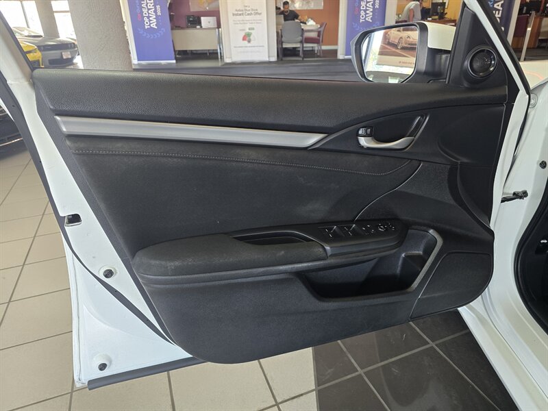 2018 Honda Civic EX 4DR HATCHBACK - Photo 5 - Hamilton, OH 45015
