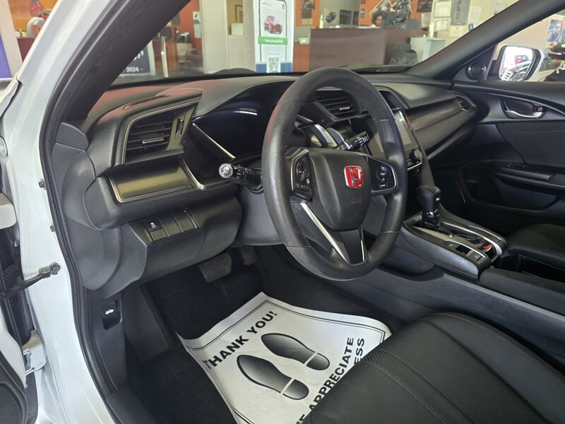 2018 Honda Civic EX 4DR HATCHBACK - Photo 10 - Hamilton, OH 45015