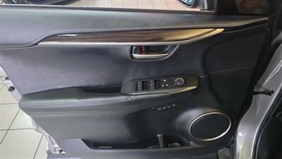 2015 Lexus NX300h   - Photo 22 - Hamilton, OH 45015