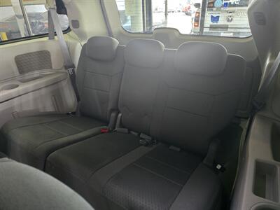 2010 Chrysler Town & Country Touring 4DR MINI-VAN   - Photo 11 - Hamilton, OH 45015
