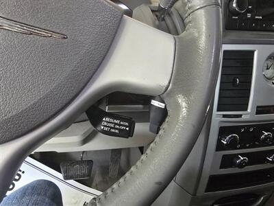 2010 Chrysler Town & Country Touring 4DR MINI-VAN   - Photo 23 - Hamilton, OH 45015
