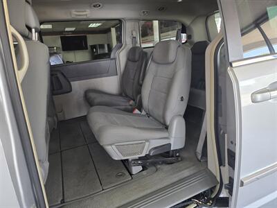 2010 Chrysler Town & Country Touring 4DR MINI-VAN   - Photo 10 - Hamilton, OH 45015