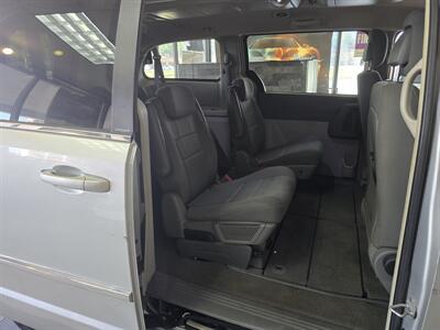 2010 Chrysler Town & Country Touring 4DR MINI-VAN   - Photo 15 - Hamilton, OH 45015
