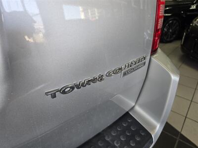 2010 Chrysler Town & Country Touring 4DR MINI-VAN   - Photo 30 - Hamilton, OH 45015
