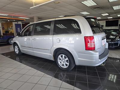 2010 Chrysler Town & Country Touring 4DR MINI-VAN   - Photo 6 - Hamilton, OH 45015
