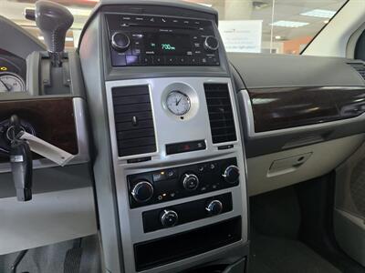 2010 Chrysler Town & Country Touring 4DR MINI-VAN   - Photo 21 - Hamilton, OH 45015