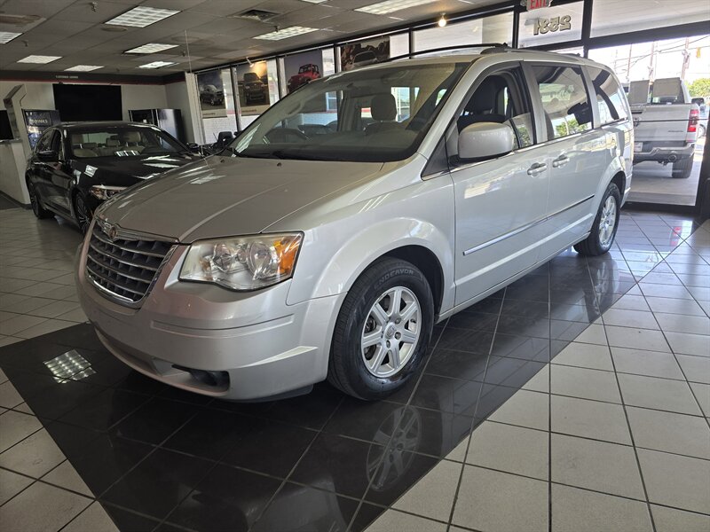 2010 Chrysler Town & Country Touring 4DR MINI-VAN   - Photo 1 - Hamilton, OH 45015