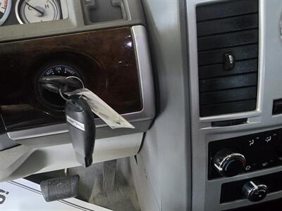 2010 Chrysler Town & Country Touring 4DR MINI-VAN   - Photo 22 - Hamilton, OH 45015