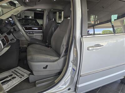2010 Chrysler Town & Country Touring 4DR MINI-VAN   - Photo 9 - Hamilton, OH 45015