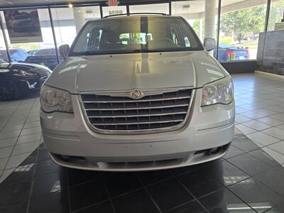 2010 Chrysler Town & Country Touring 4DR MINI-VAN   - Photo 2 - Hamilton, OH 45015
