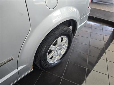 2010 Chrysler Town & Country Touring 4DR MINI-VAN   - Photo 33 - Hamilton, OH 45015