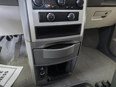 2010 Chrysler Town & Country Touring 4DR MINI-VAN   - Photo 20 - Hamilton, OH 45015