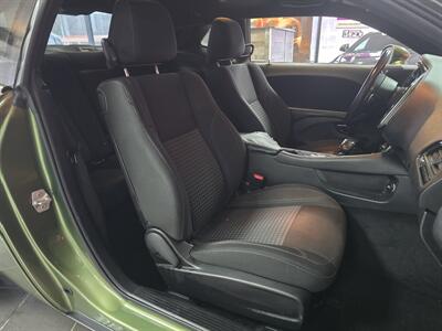 2018 Dodge Challenger SXT 2DR COUPE   - Photo 13 - Hamilton, OH 45015